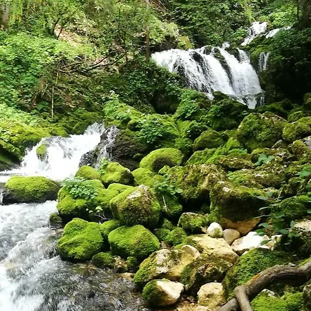 2 & Cvetek בית אירוח