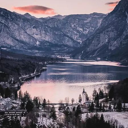 2 & Cvetek Homestay Bohinj