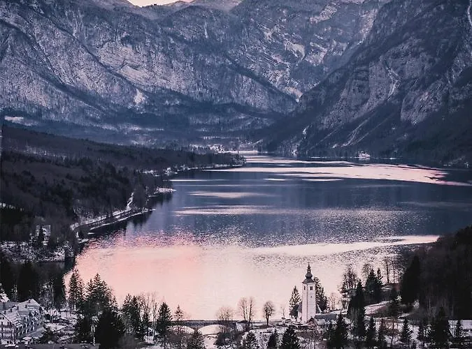 2 & Cvetek Pansiyon Bohinj